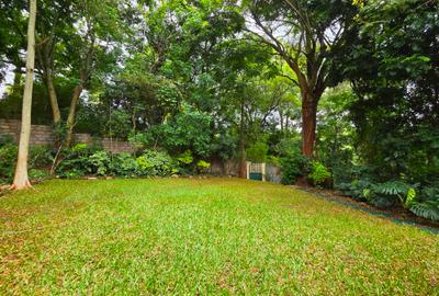 5 Bed House with En Suite in Lavington - 2