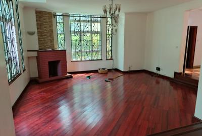 5 Bed Townhouse with En Suite at Lavington - 2