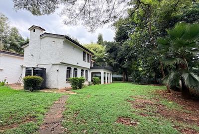 4 Bed Villa with En Suite in Lake View - 2
