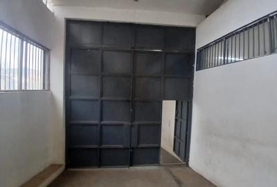 5,499 ft² Warehouse with Parking in Industrial Area - 4