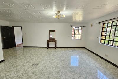 5 Bed House with En Suite in Nyari