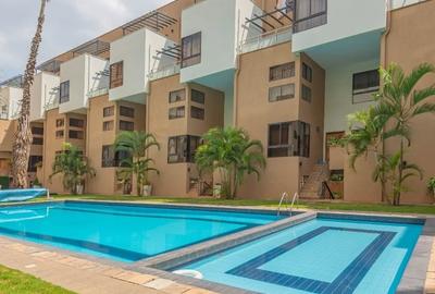 Serviced 1 Bed Apartment with En Suite in Lavington - 3