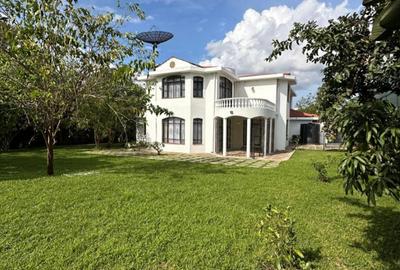 6 Bed Villa with En Suite in Lavington