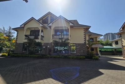 5 Bed House with En Suite in Lavington - 4