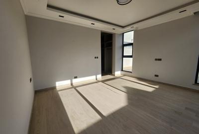 5 Bed Villa with En Suite in Lavington - 3