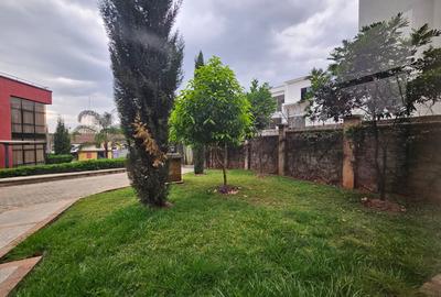 5 Bed Townhouse with En Suite in Lavington - 2