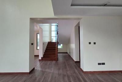 5 Bed House with En Suite in Lavington