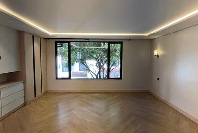 7 Bed Townhouse with En Suite in Lavington - 3