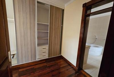 4 Bed Townhouse with En Suite at Kyuna Crescent - 2