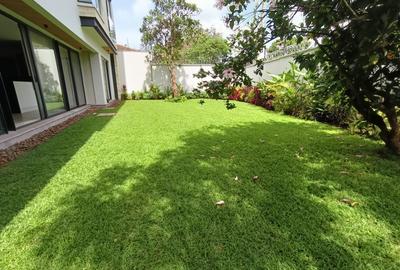 5 Bed Villa with En Suite in Kyuna - 2