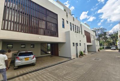 5 Bed Townhouse with En Suite at Lavington Green - 4
