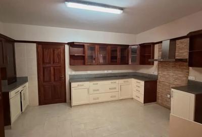 5 Bed Townhouse with En Suite in Karen - 3