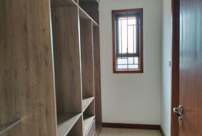 6 Bed Townhouse with En Suite in Lavington - 4