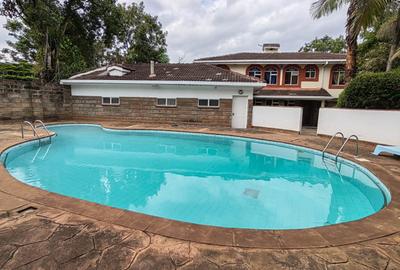 4 Bed Townhouse with Swimming Pool in Riverside