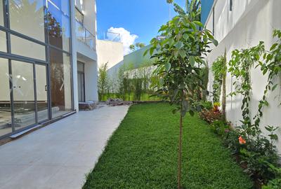 5 Bed Townhouse with En Suite in Lavington - 3