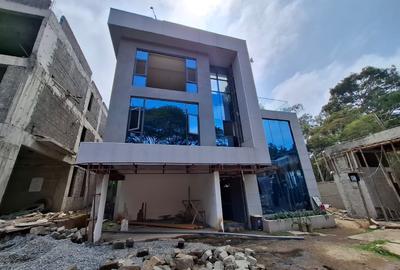5 Bed Townhouse with En Suite in Lavington