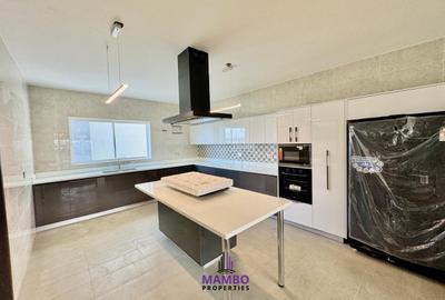 3 Bed Apartment with En Suite at Riverside Dr - 3