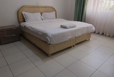 Serviced 2 Bed Apartment with En Suite in Riverside - 4