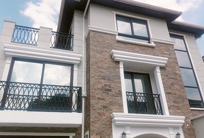 5 Bed Townhouse with En Suite in Westlands Area