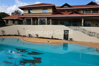 5 Bed House with En Suite in Nyari