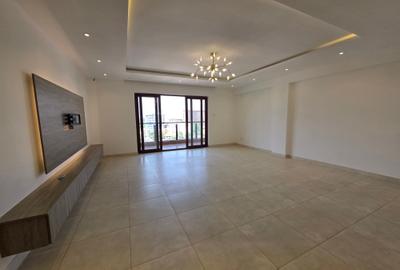 Serviced 4 Bed Apartment with En Suite at 2Nd Parklands