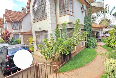 5 Bed Townhouse with En Suite at Lavington Green - 3