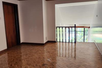 4 Bed Villa with En Suite in Lavington - 2