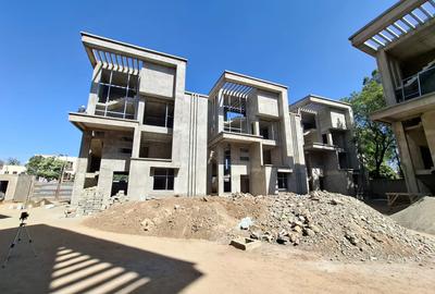 5 Bed Townhouse with En Suite in Lavington - 3