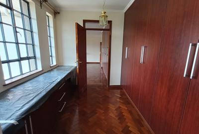 6 Bed House with En Suite in Kitisuru