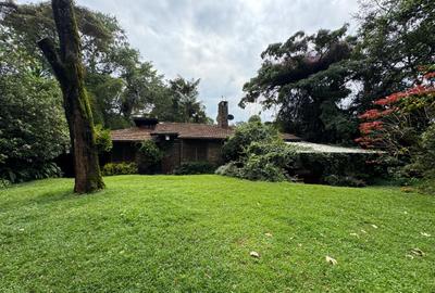 4 Bed House with En Suite in Lake View