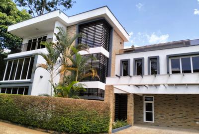 5 Bed Townhouse with En Suite in Lavington