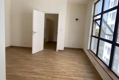 3 Bed Apartment with En Suite in Riverside