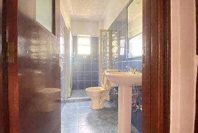 Serviced 2 Bed Apartment with En Suite at Brookside - 4