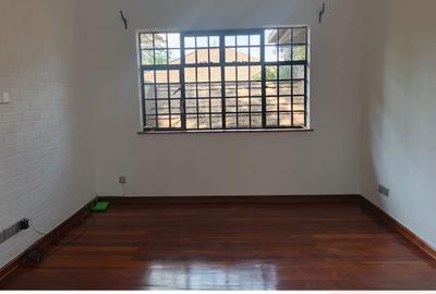 4 Bed Townhouse with En Suite in Spring Valley - 3