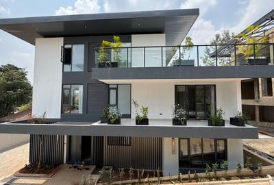 5 Bed Villa with En Suite in Lavington