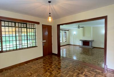 5 Bed Villa with En Suite in Nyari - 3