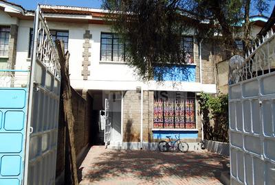 3 Bed House with En Suite in Donholm