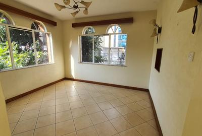 4 Bed Apartment with En Suite in Riverside