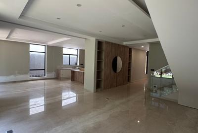 4 Bed Villa with En Suite at Westlands - 2