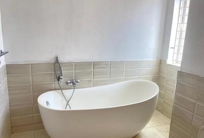 5 Bed Townhouse with En Suite in Lavington