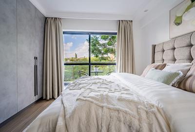 Serviced 2 Bed Apartment with En Suite in Riverside
