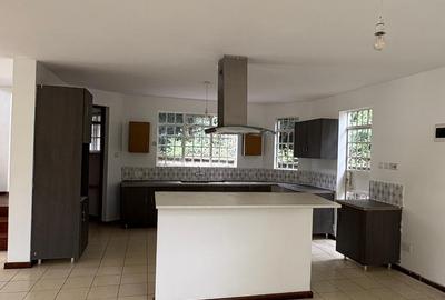 4 Bed Townhouse with En Suite in Spring Valley - 2