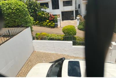 5 Bed House with En Suite at Riverside