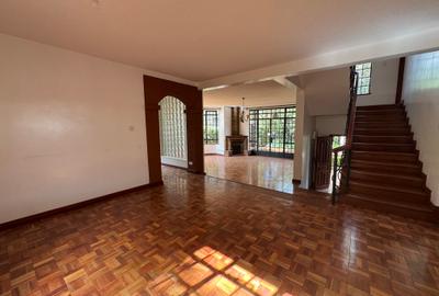 5 Bed Villa with En Suite at Lavington - 3