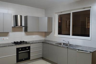 4 Bed Apartment with En Suite at Parklands - 2