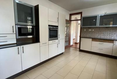 4 Bed Townhouse with En Suite at Lavington Green - 2