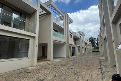 6 Bed Townhouse with En Suite in Lavington - 2