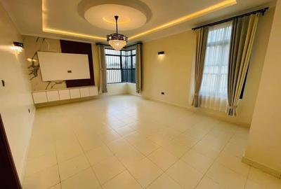 5 Bed House with En Suite in Kamakis