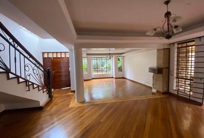 5 Bed Townhouse with En Suite in Lavington - 3