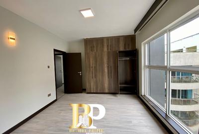 2 Bed Apartment with En Suite in Riverside